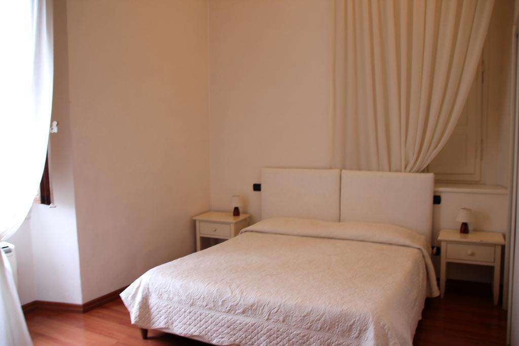 B&B Magnifico Messere Φλωρεντία Δωμάτιο φωτογραφία